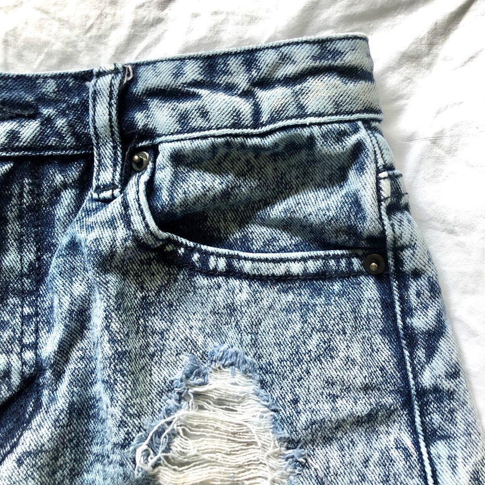 FOREVER 21 Acid Wash High Waisted Denim Shorts